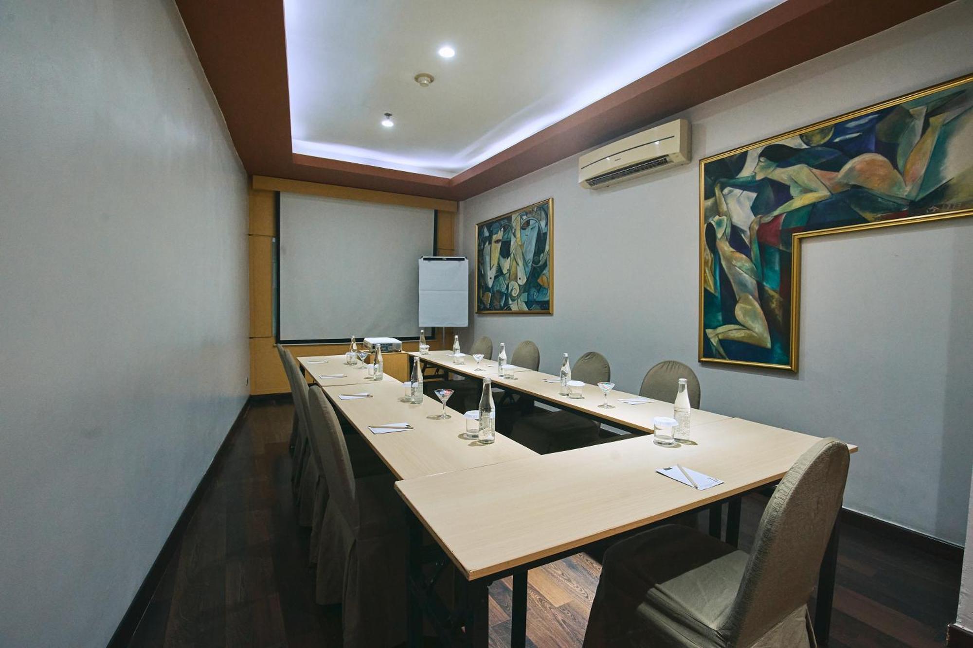 Horison Arcadia Wahid Hasyim Hotel Jakarta Exterior photo
